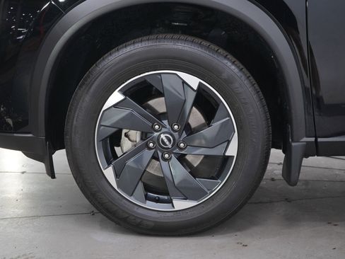 Used 2024 Nissan Rogue SV w/ SV Premium Package AWD/4WD image 30