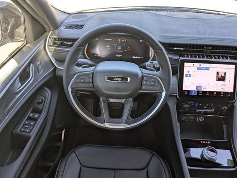 New 2025 Jeep Grand Cherokee L Limited w/ Luxury Tech Group II RWD image 17