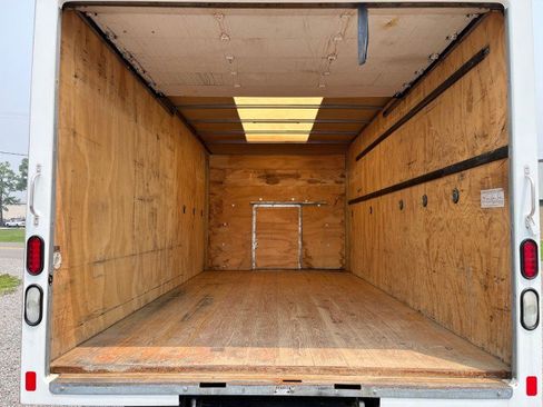 Used 2018 Chevrolet Express 3500 w/ Driver Convenience Package RWD image 14