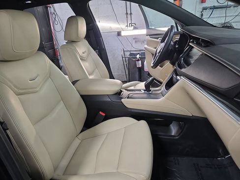 Used 2018 Cadillac XT5 AWD image 10