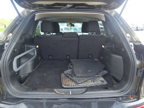 Used 2015 Jeep Cherokee Latitude w/ Cold Weather Group image 11