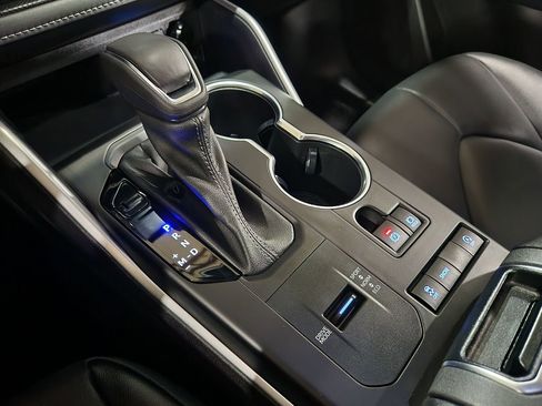 Used 2022 Toyota Highlander XLE image 41