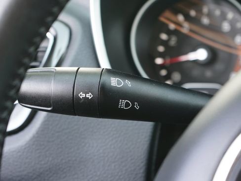Used 2019 Jeep Compass Latitude FWD image 15