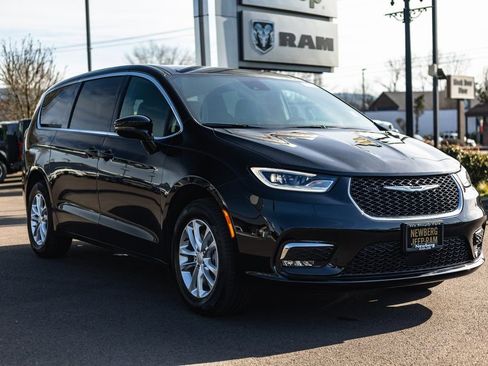 New 2026 Chrysler Pacifica Select image 6