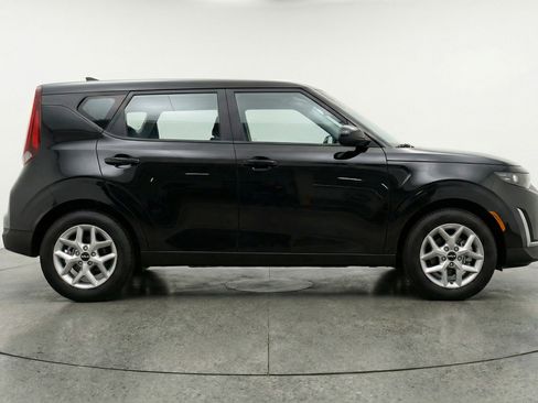 Used 2025 Kia Soul LX w/ LX Technology Package FWD image 11