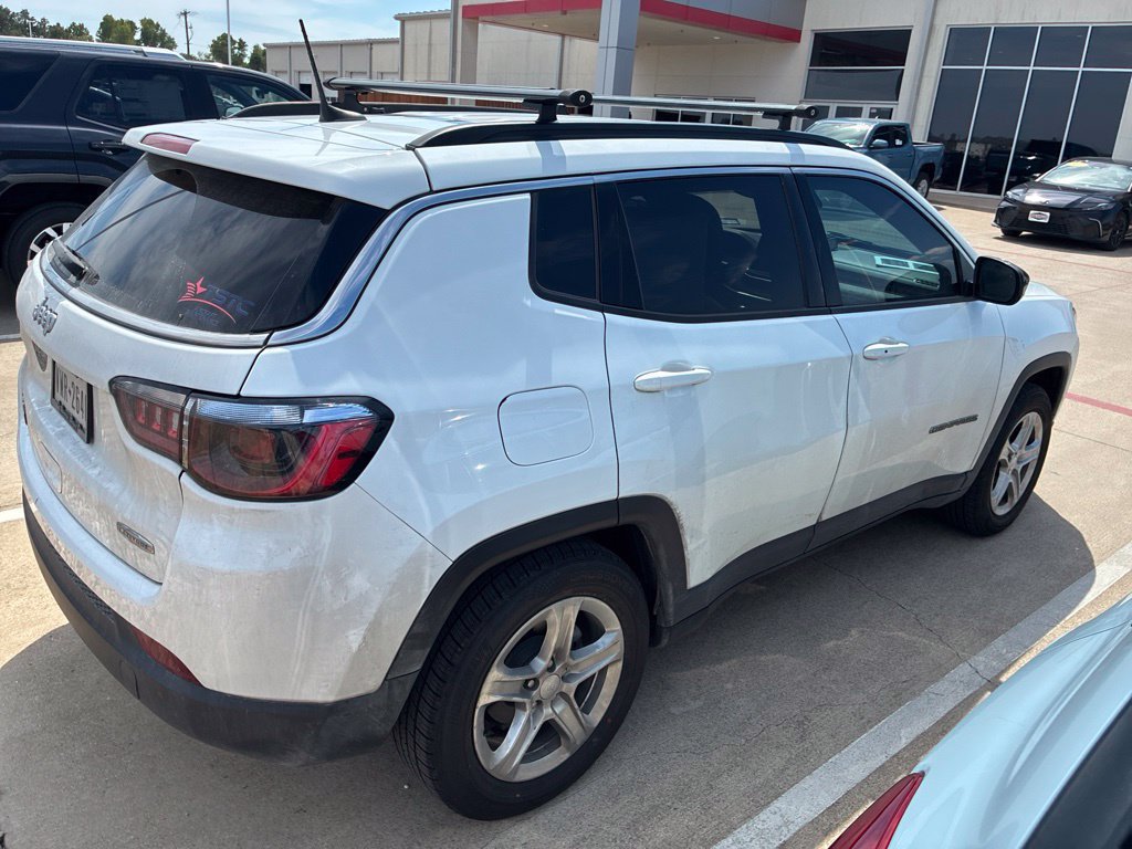 Used 2024 Jeep Compass Latitude AWD/4WD image 2