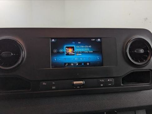 Used 2022 Mercedes-Benz Sprinter 1500 image 23