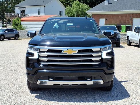 Used 2025 Chevrolet Silverado 1500 High Country w/ High Country Premium Package AWD/4WD image 2