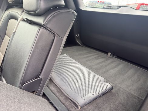 Used 2025 Chevrolet Equinox LT w/ Convenience Package II image 34