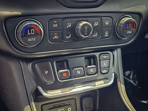 Used 2018 GMC Terrain SLE w/ Driver Convenience Package AWD/4WD image 25