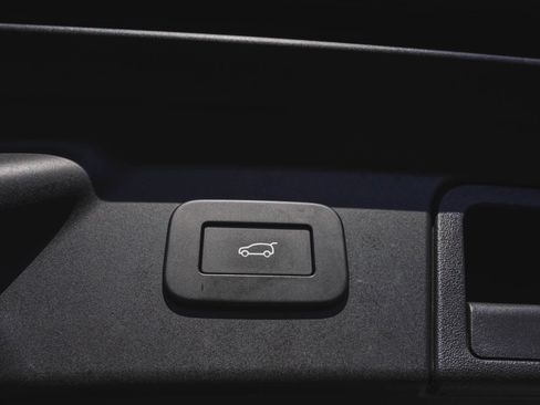 Used 2023 Land Rover Range Rover Velar R-Dynamic S image 42