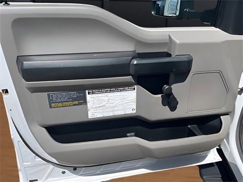 Used 2017 Ford F550 2WD Regular Cab Super Duty image 34