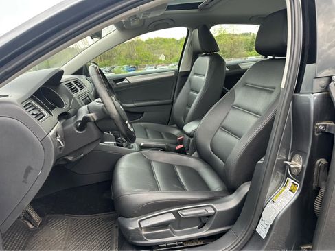 Used 2017 Volkswagen Jetta SE FWD image 10