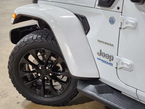 Used 2021 Jeep Wrangler Unlimited Sahara w/ Cold Weather Group AWD/4WD image 23