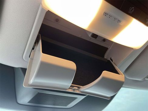 Used 2024 Nissan Pathfinder Platinum w/ Cargo Package image 30