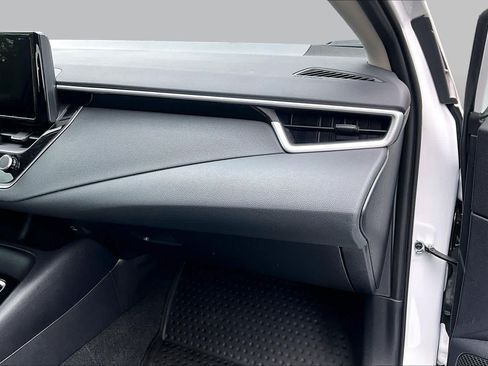 Used 2025 Toyota Corolla LE FWD image 19