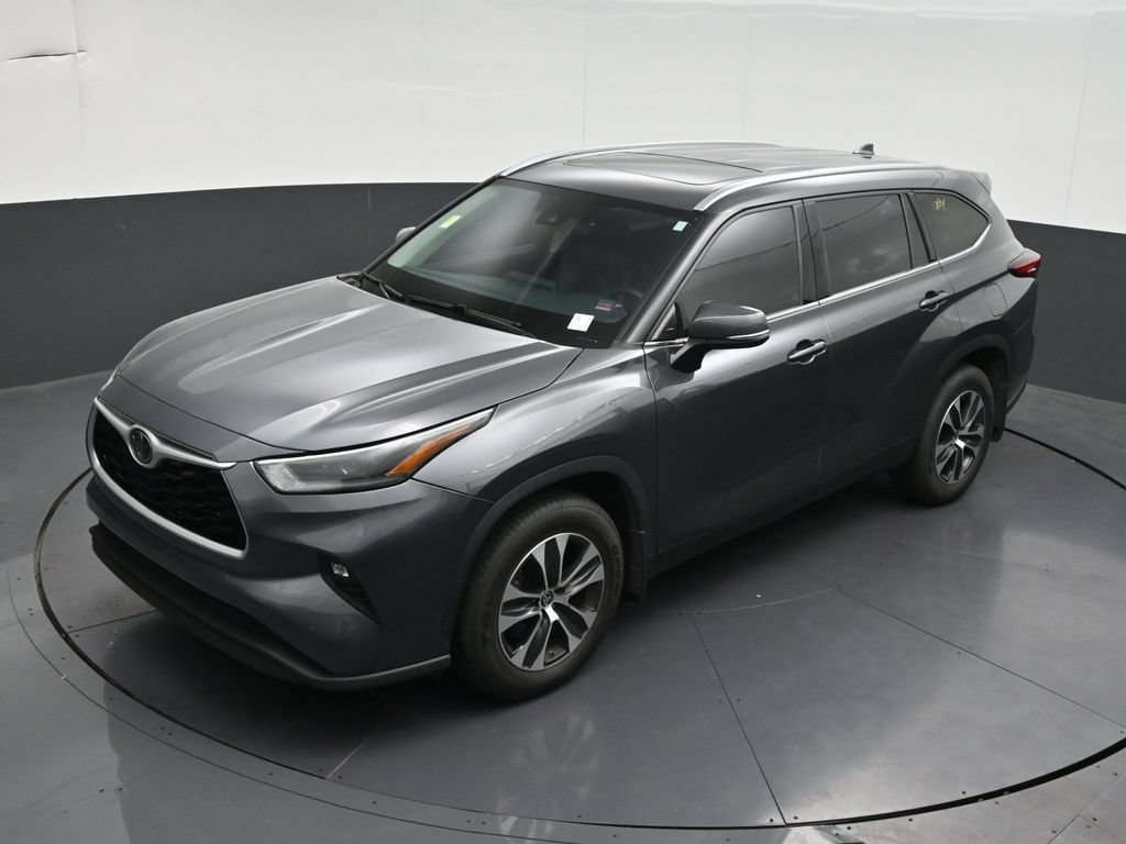 Used 2021 Toyota Highlander XLE AWD/4WD image 15