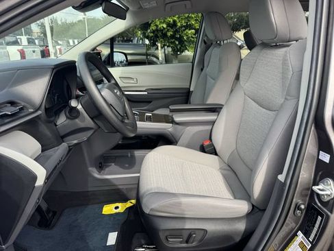 Used 2024 Toyota Sienna LE FWD image 22