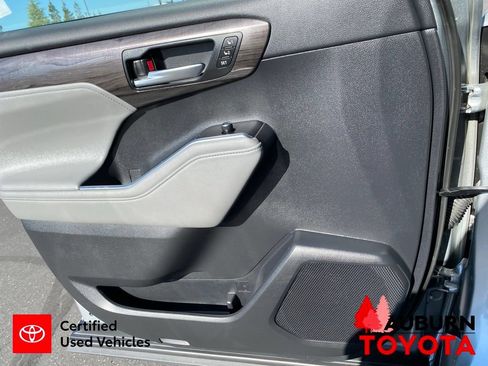 Used 2021 Toyota Highlander Platinum AWD/4WD image 42