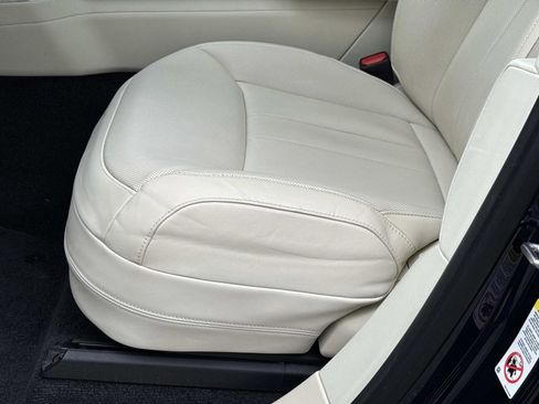 Certified 2023 Land Rover Range Rover SE image 21