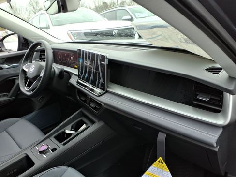 New 2026 Volkswagen Tiguan SE image 5