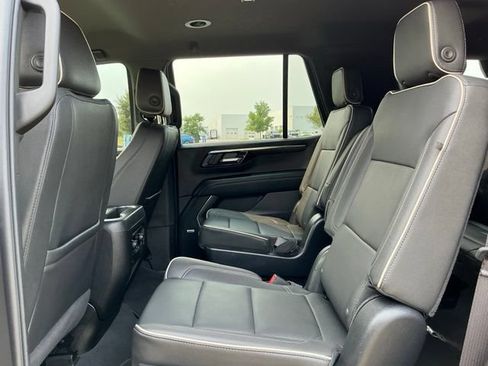 Used 2025 Chevrolet Tahoe Premier AWD/4WD image 35