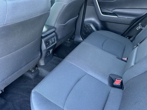 Used 2021 Toyota RAV4 LE AWD/4WD image 12