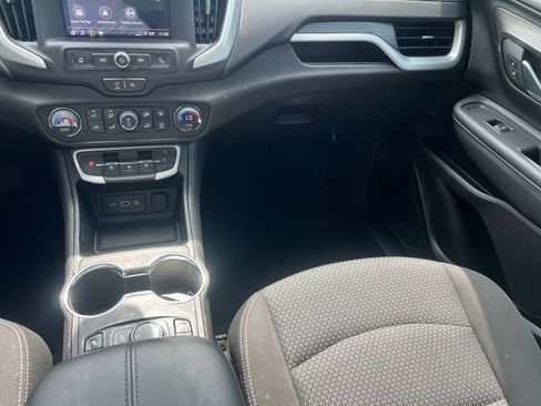 Used 2024 GMC Terrain SLE w/ Driver Convenience Package FWD image 32