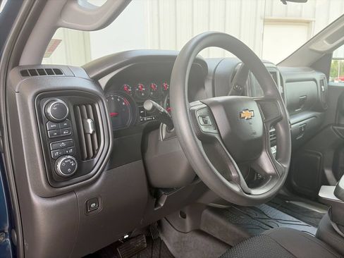 Used 2020 Chevrolet Silverado 1500 Custom w/ Custom Value Package AWD/4WD image 10