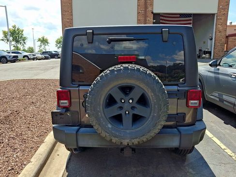 Used 2017 Jeep Wrangler Unlimited Sport w/ Quick Order Package 24S AWD/4WD image 7