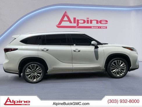 Used 2025 Toyota Highlander Platinum AWD/4WD image 6