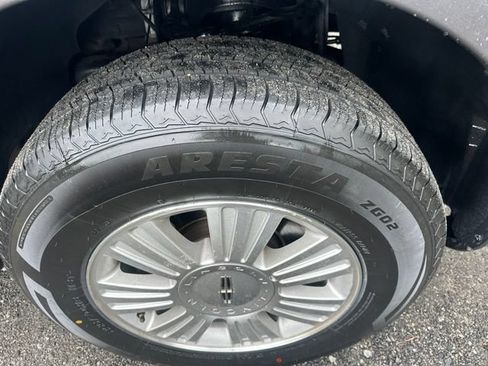 Used 2013 Lincoln Navigator L 2WD image 4