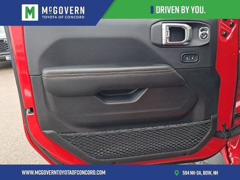 Used 2024 Jeep Wrangler Sahara image 11