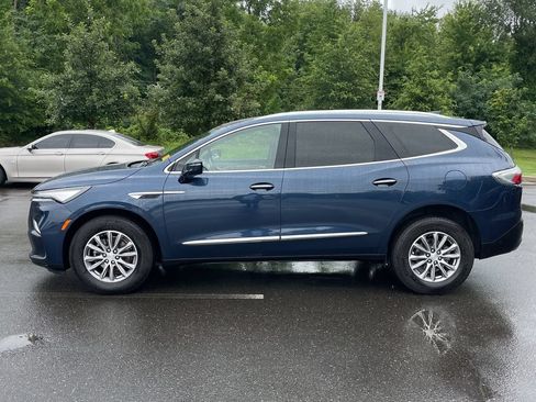 Used 2022 Buick Enclave Essence AWD/4WD image 2