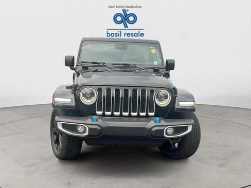Used 2023 Jeep Wrangler Unlimited Sahara w/ Cold Weather Group AWD/4WD image 15