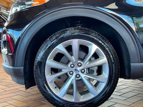 Used 2023 Ford Explorer Platinum w/ Technology Package AWD/4WD image 5