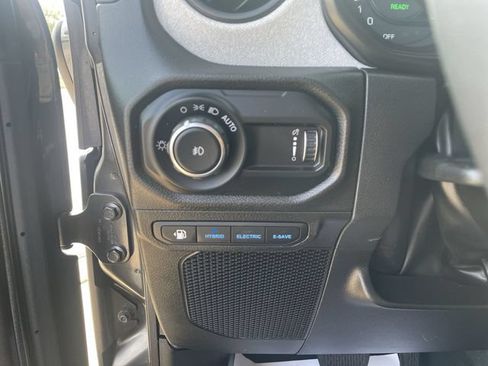 Used 2024 Jeep Wrangler Unlimited w/ Convenience Group AWD/4WD image 21