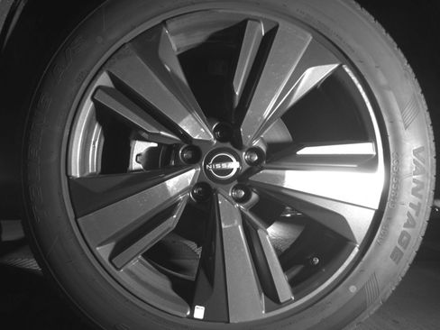 Used 2026 Nissan Rogue SL FWD image 14