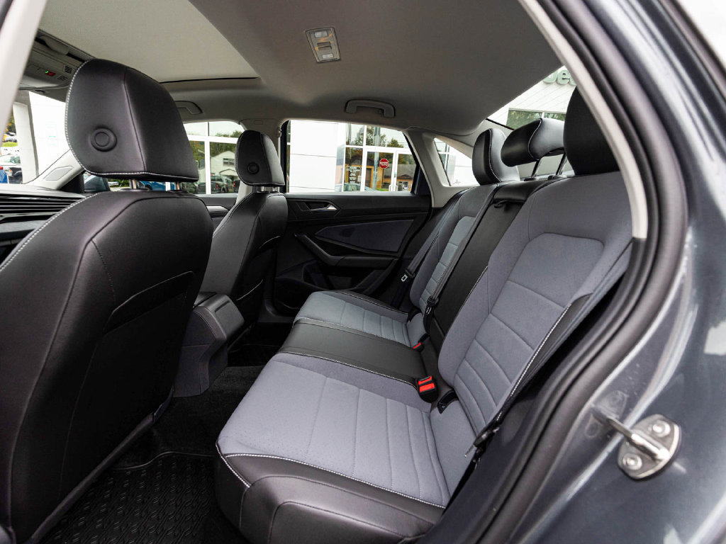 Used 2026 Volkswagen Jetta SE FWD image 27
