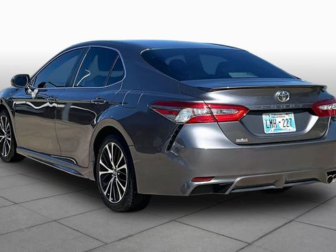 Used 2018 Toyota Camry SE FWD image 12