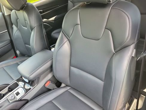 Used 2025 Kia Telluride LX FWD image 14