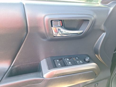 Used 2022 Toyota Tacoma Limited image 20