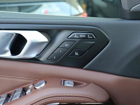 Used 2024 BMW X7 xDrive40i image 17