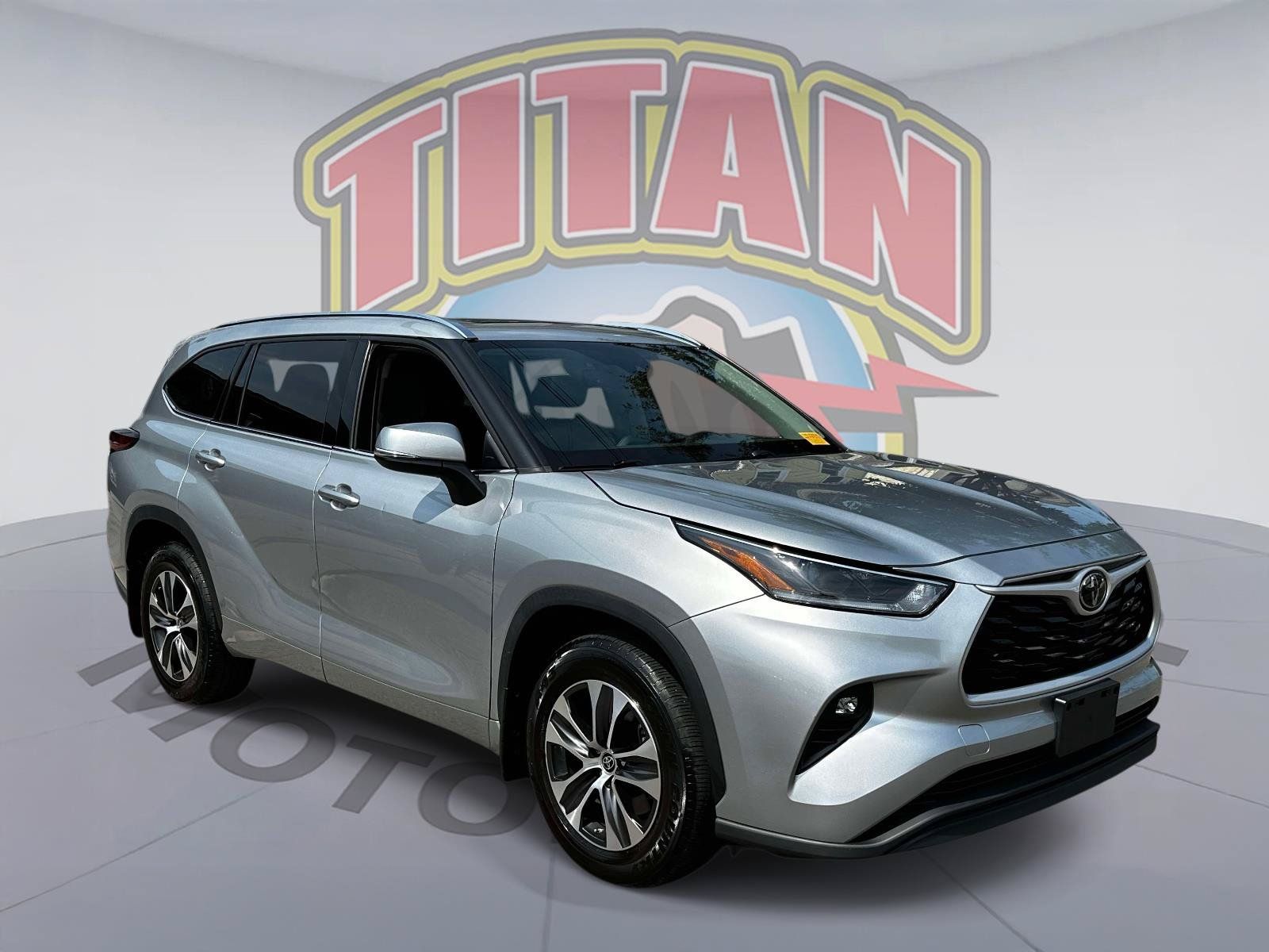 Certified 2021 Toyota Highlander XLE AWD/4WD image 1