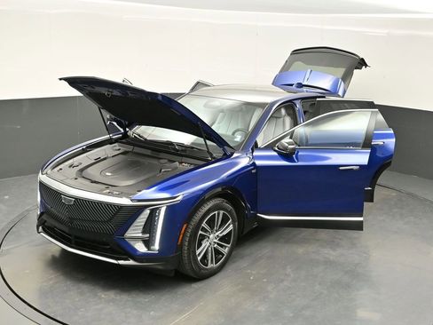 Certified 2024 Cadillac Lyriq Luxury w/ LPO, Floor Liner Package AWD/4WD image 36