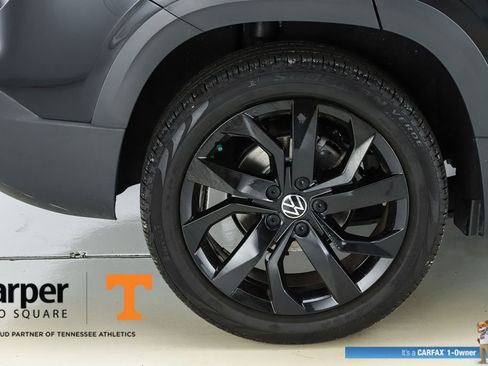 Used 2023 Volkswagen Taos SE w/ Panoramic Sunroof Package FWD image 51