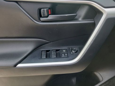 Used 2021 Toyota RAV4 LE image 15