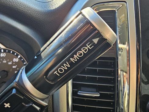Used 2021 Nissan Titan SV w/ SV Convenience Package image 9