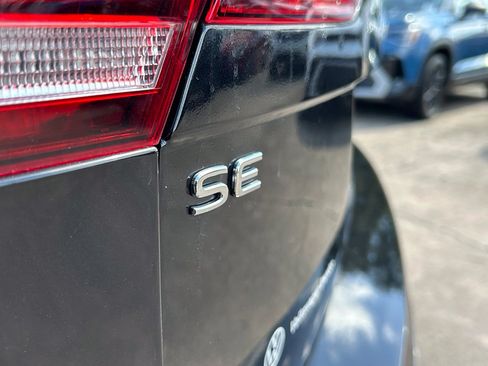 Certified 2022 Volkswagen Tiguan SE R-Line FWD image 35
