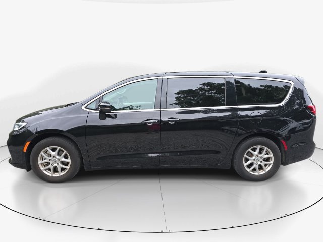 Used 2024 Chrysler Pacifica Touring-L FWD image 9